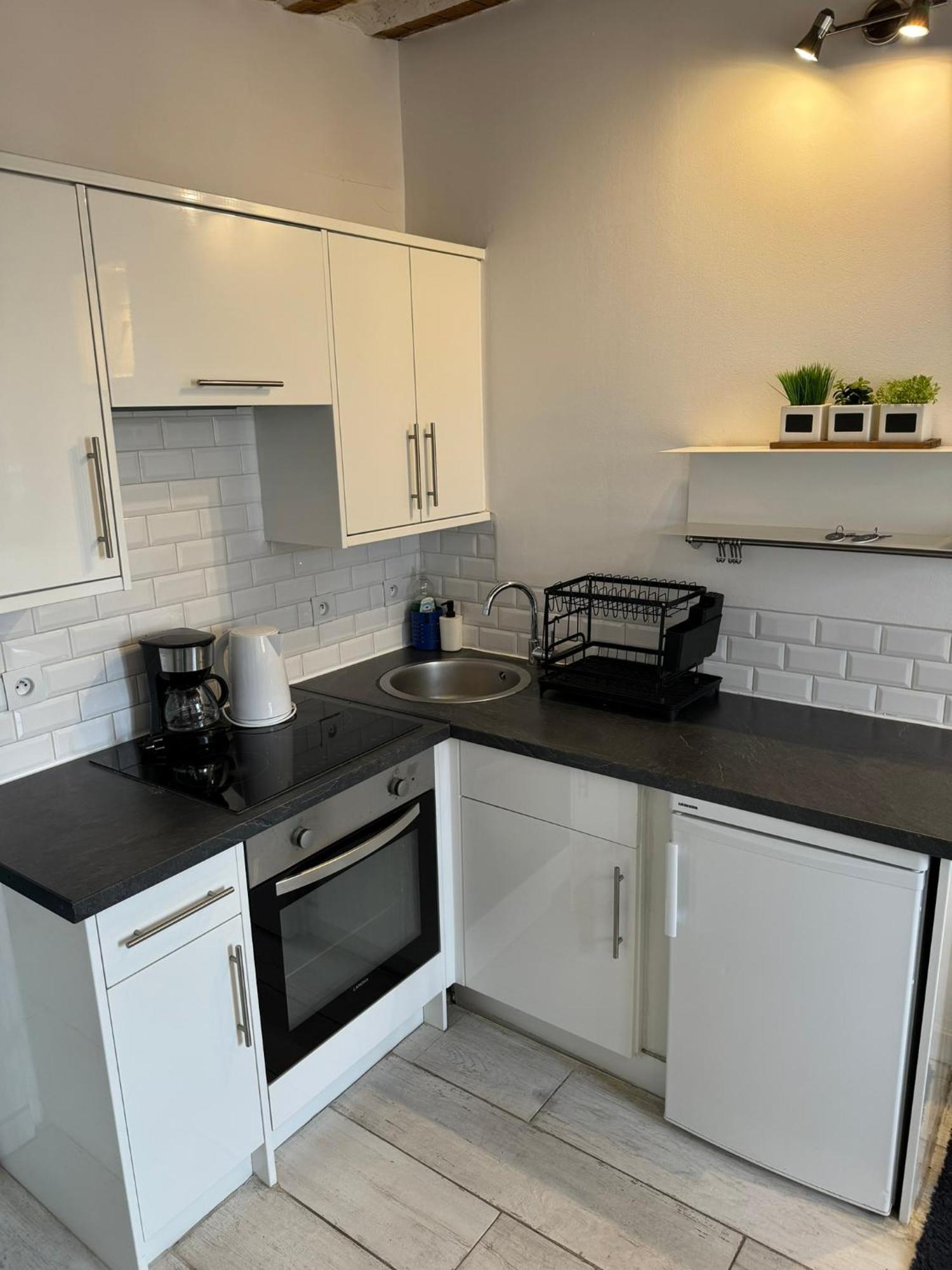 Freshly Tastefully Renovated Apartments In Heart Of Old Antibes Exteriör bild