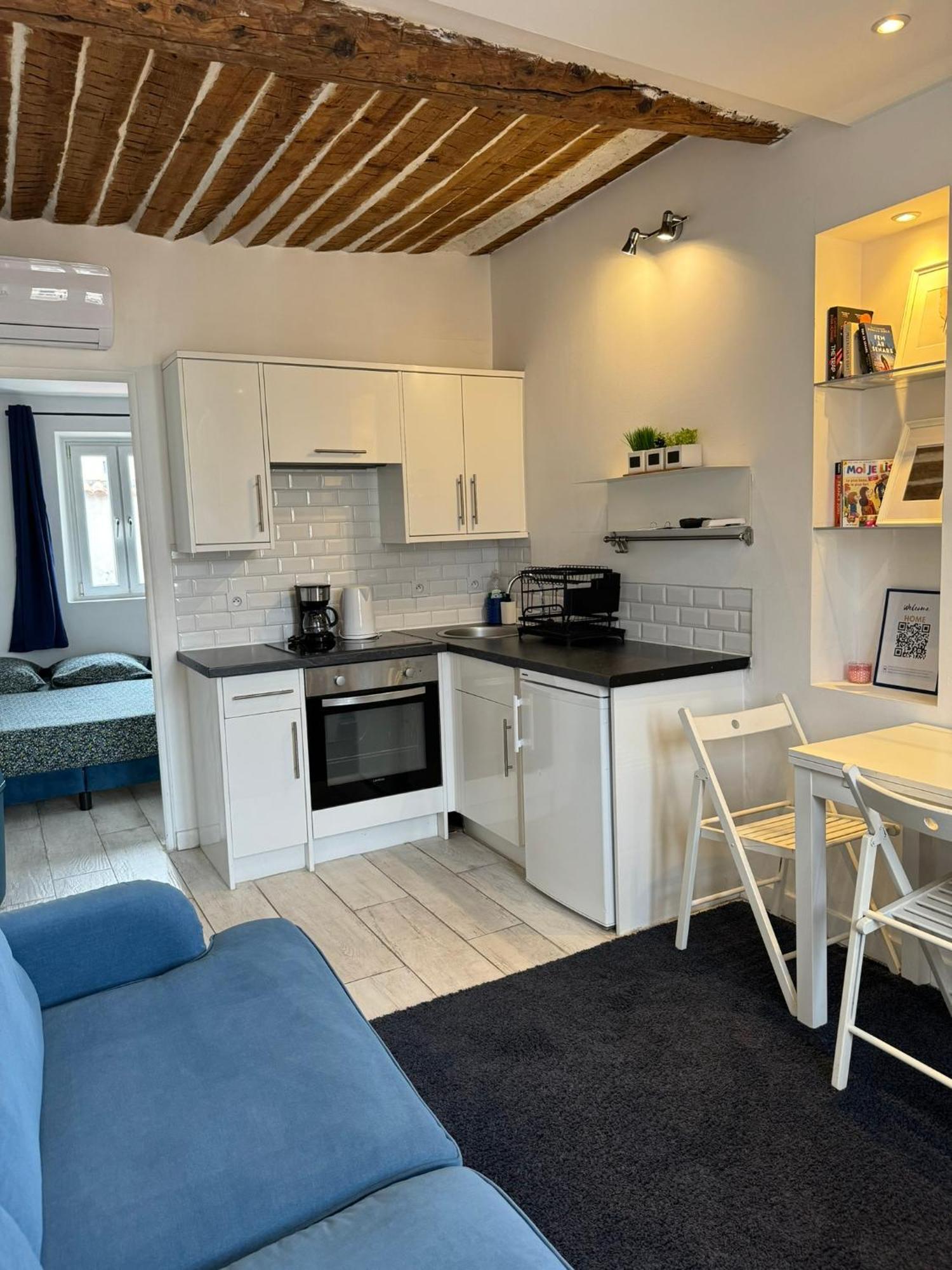 Freshly Tastefully Renovated Apartments In Heart Of Old Antibes Exteriör bild